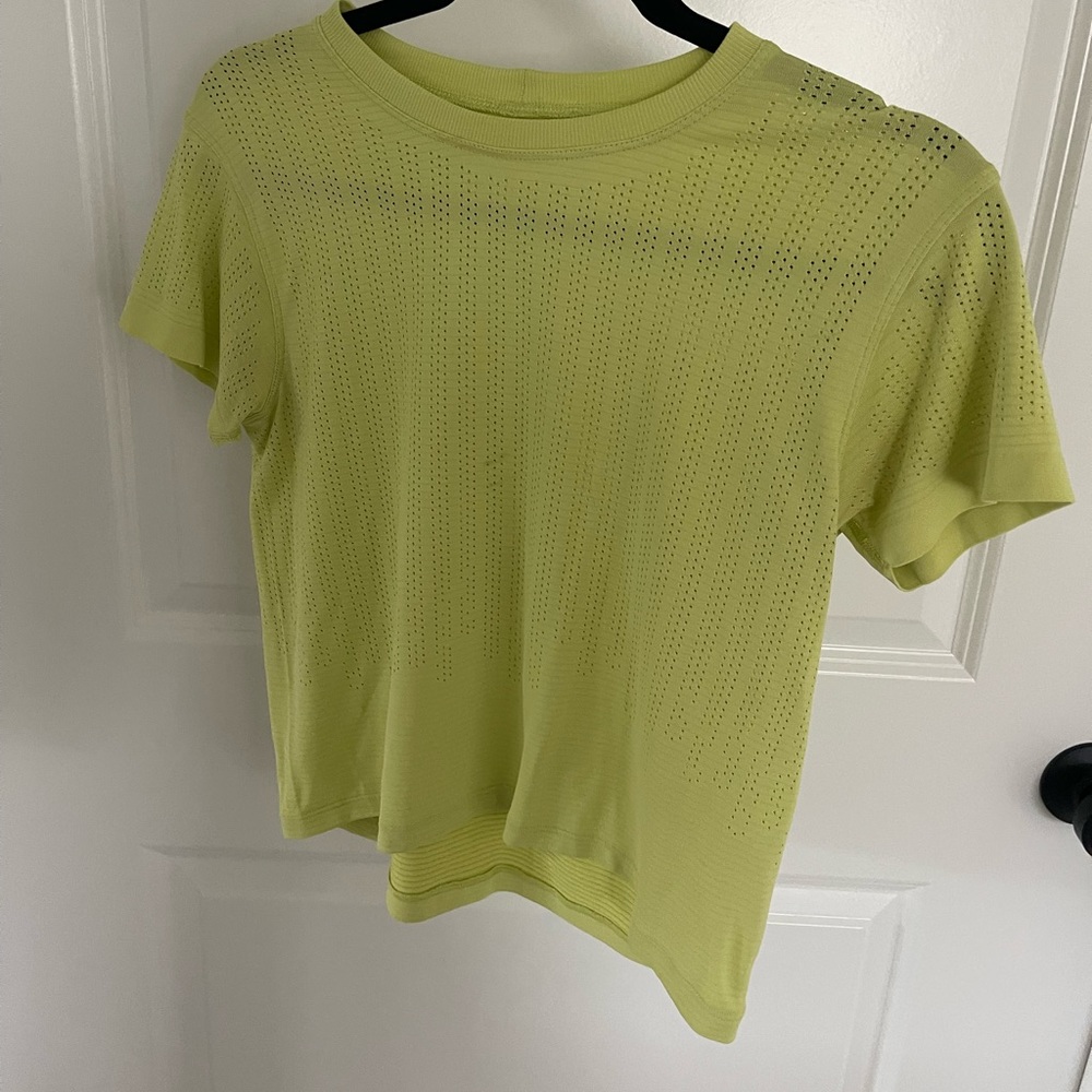 Lululemon cropped workout top